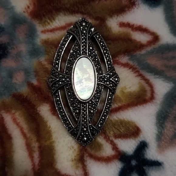 Vintage Mother Of Pearl Brooch Pin - Picture 9 of 10